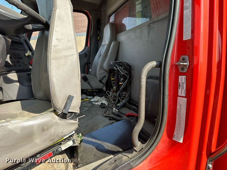 image for item DJ6226 2011 Freightliner Business Class M2 106  dump truck