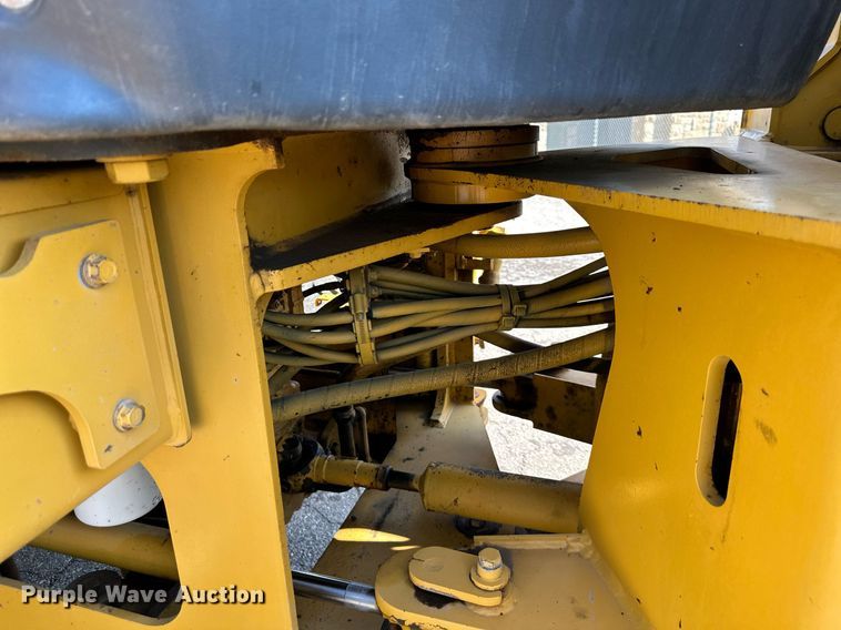 image for item DN8638 2006 John Deere 444J  wheel loader