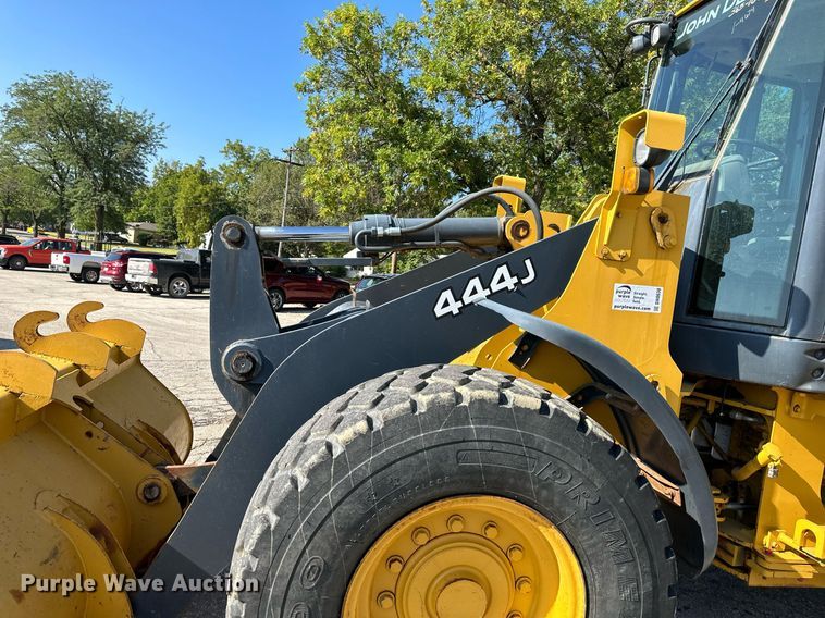 image for item DN8638 2006 John Deere 444J  wheel loader