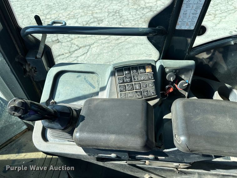 image for item DN8638 2006 John Deere 444J  wheel loader