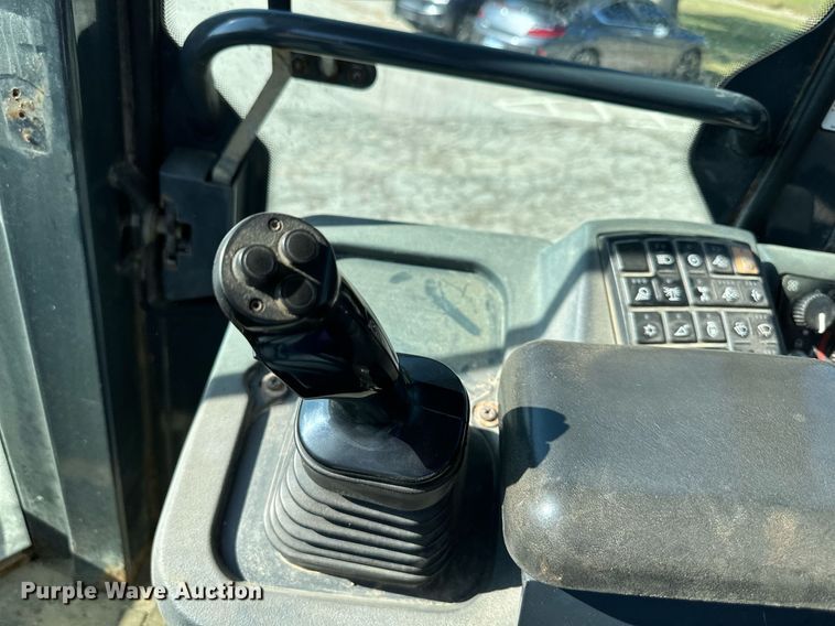 image for item DN8638 2006 John Deere 444J  wheel loader