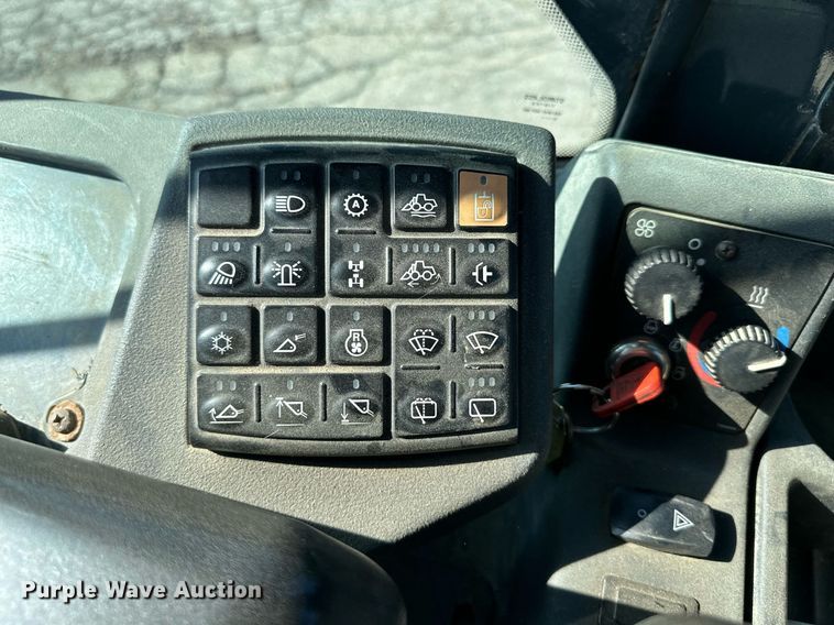 image for item DN8638 2006 John Deere 444J  wheel loader