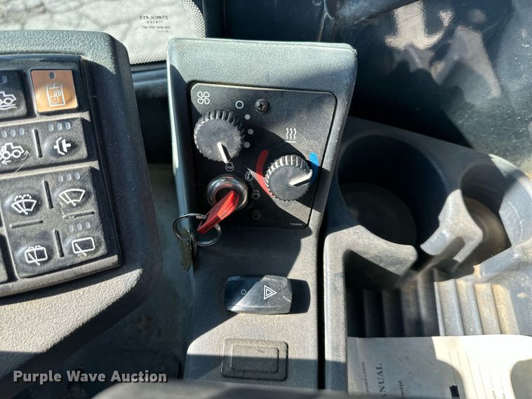 image for item DN8638 2006 John Deere 444J  wheel loader