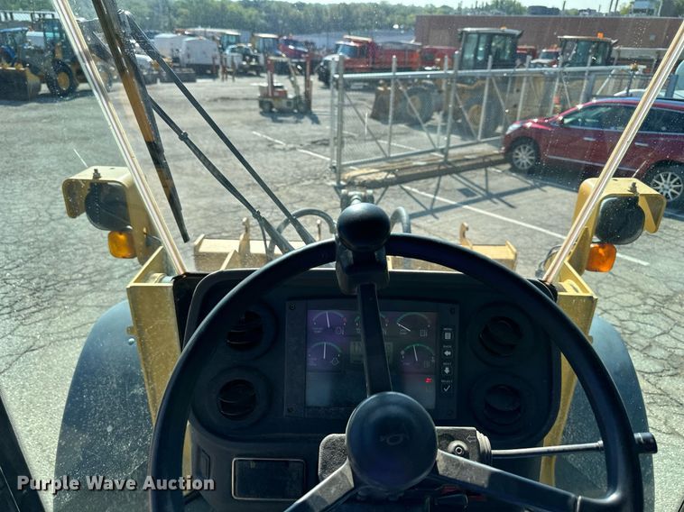 image for item DN8638 2006 John Deere 444J  wheel loader