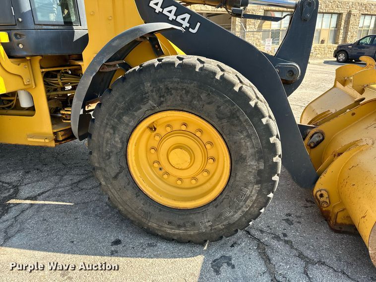 image for item DN8638 2006 John Deere 444J  wheel loader