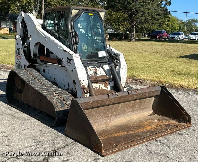 image for item DN8639 2008 Bobcat T300  tracked skid steer loader