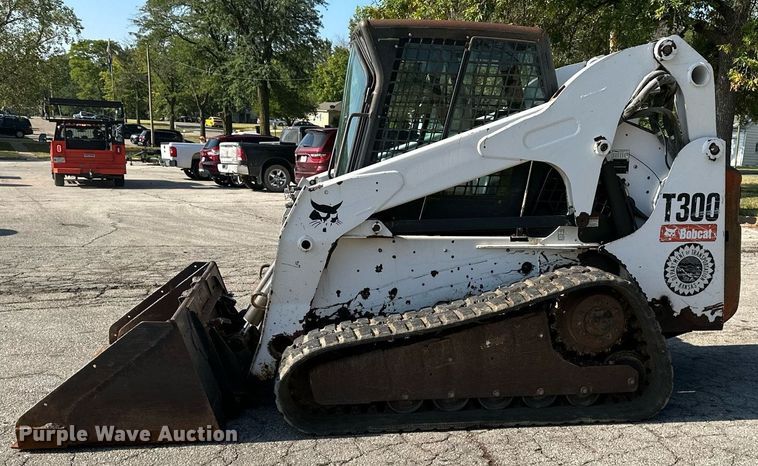 image for item DN8639 2008 Bobcat T300  tracked skid steer loader