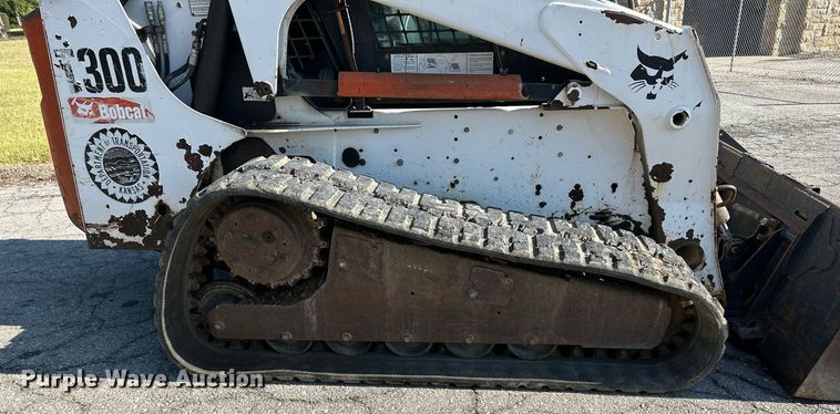 image for item DN8639 2008 Bobcat T300  tracked skid steer loader