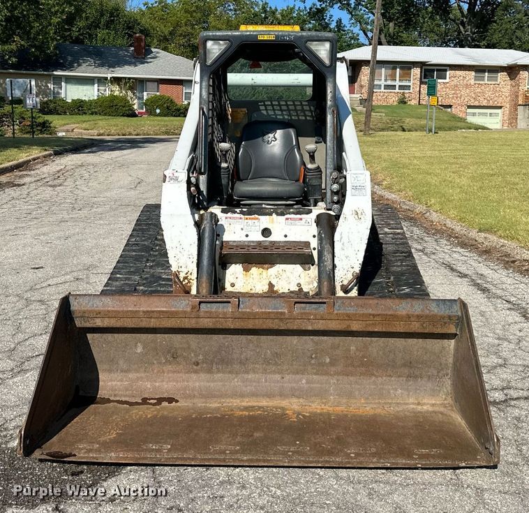 image for item DN8699 2008 Bobcat T300  tracked skid steer loader