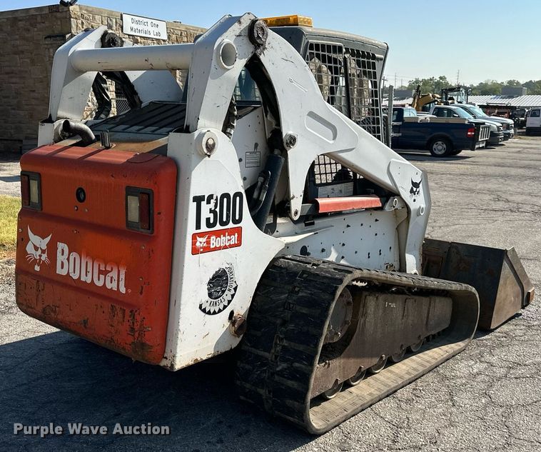 image for item DN8699 2008 Bobcat T300  tracked skid steer loader