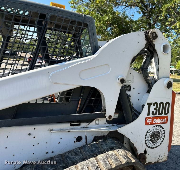 image for item DN8699 2008 Bobcat T300  tracked skid steer loader