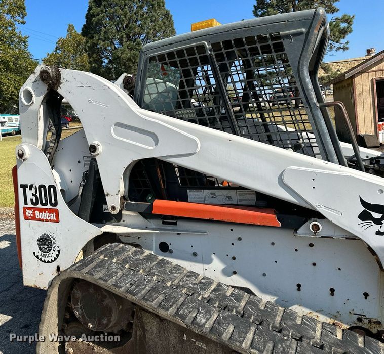 image for item DN8699 2008 Bobcat T300  tracked skid steer loader