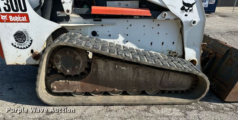 image for item DN8699 2008 Bobcat T300  tracked skid steer loader