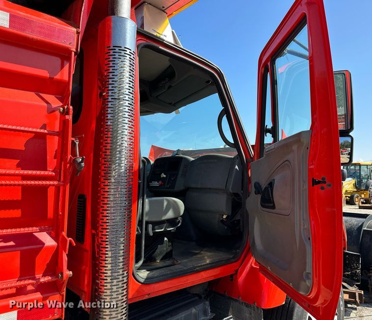 image for item DN8700 2006 International 7400  dump truck