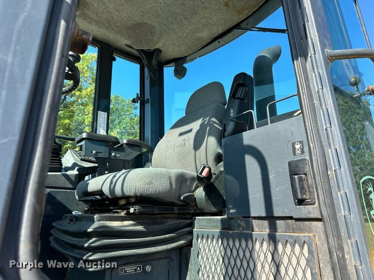 image for item DN8702 2006 John Deere 444J  wheel loader