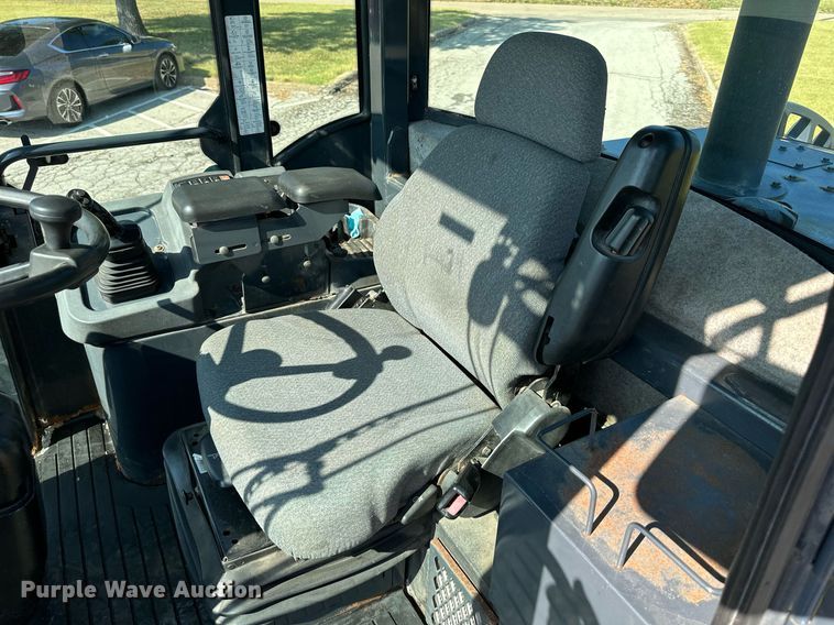 image for item DN8702 2006 John Deere 444J  wheel loader