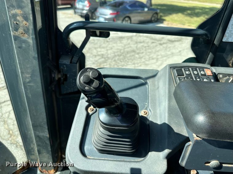 image for item DN8702 2006 John Deere 444J  wheel loader