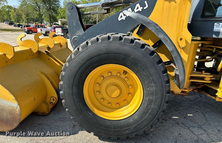 image for item DN8702 2006 John Deere 444J  wheel loader