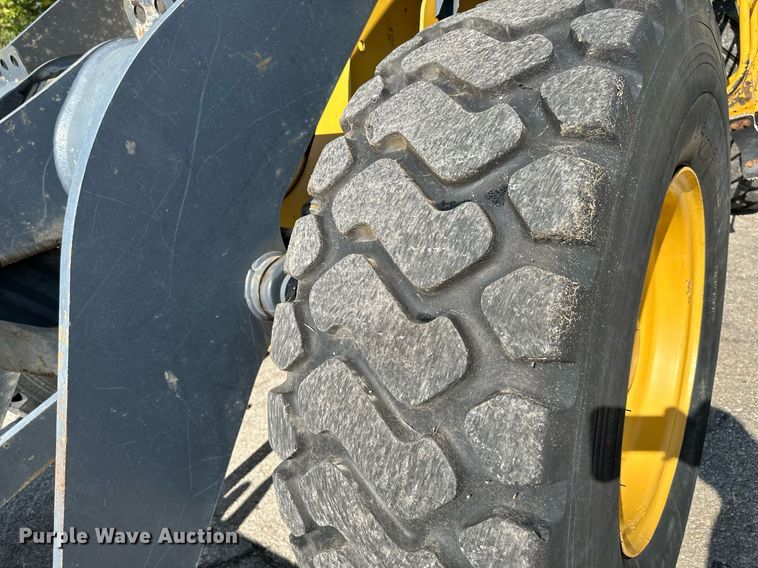 image for item DN8702 2006 John Deere 444J  wheel loader