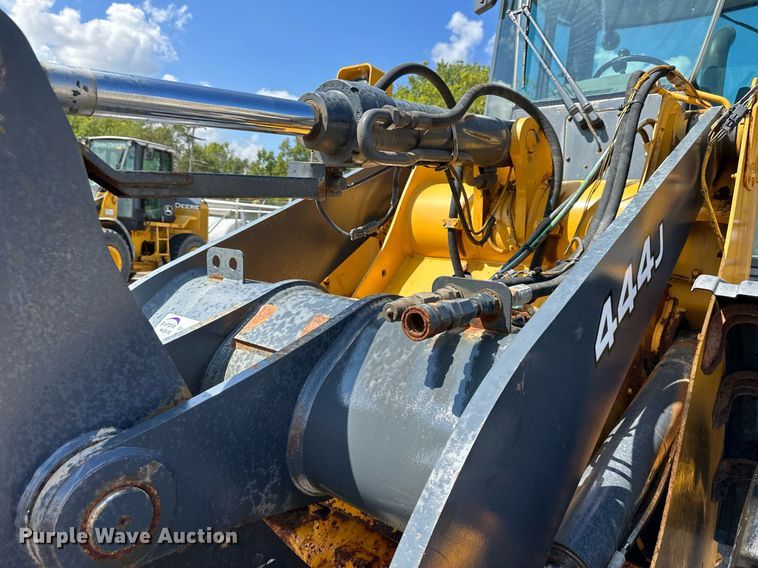 image for item DN8703 2006 John Deere 444J  wheel loader