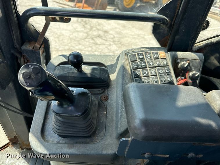 image for item DN8703 2006 John Deere 444J  wheel loader