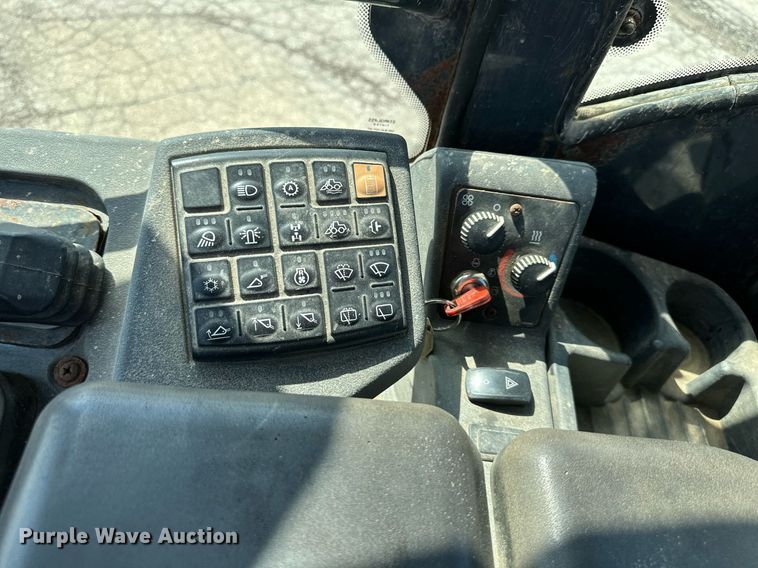 image for item DN8703 2006 John Deere 444J  wheel loader