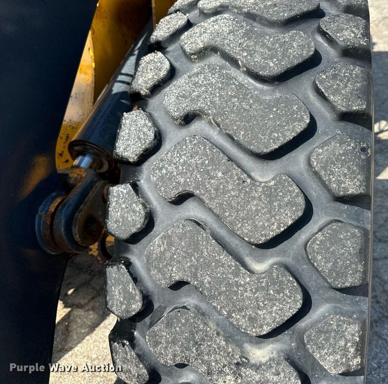 image for item DN8703 2006 John Deere 444J  wheel loader