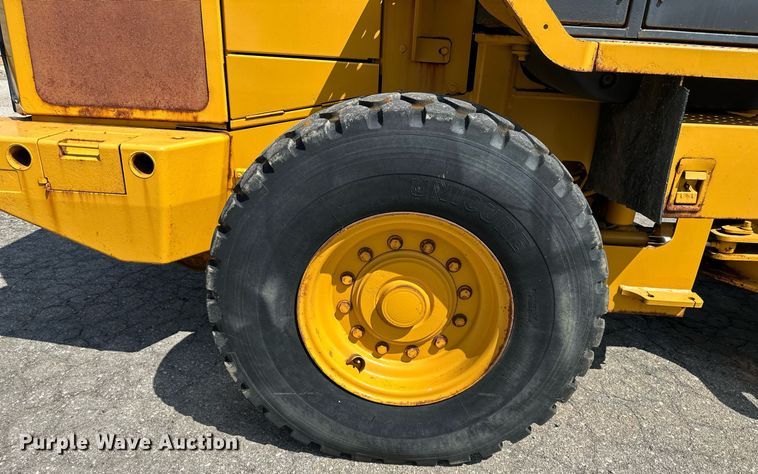 image for item DN8703 2006 John Deere 444J  wheel loader