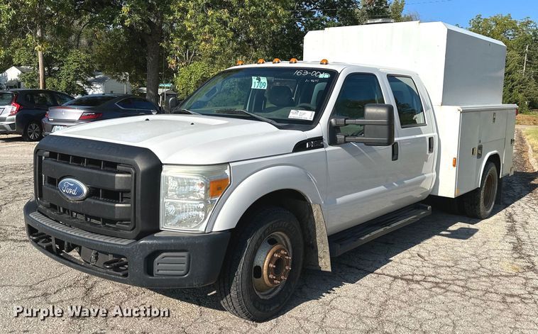 image for item DN8704 2011 Ford F350 Super Duty  Crew Cab utility bed pickup truck