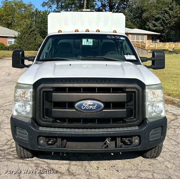 image for item DN8704 2011 Ford F350 Super Duty  Crew Cab utility bed pickup truck