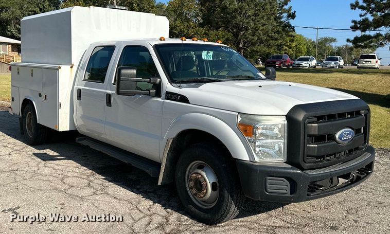 image for item DN8704 2011 Ford F350 Super Duty  Crew Cab utility bed pickup truck