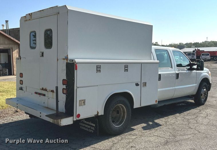 image for item DN8704 2011 Ford F350 Super Duty  Crew Cab utility bed pickup truck