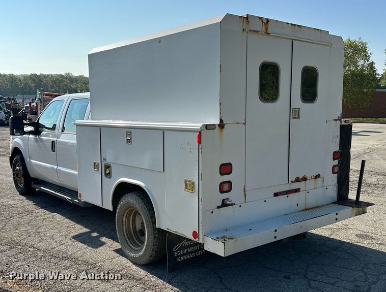 image for item DN8704 2011 Ford F350 Super Duty  Crew Cab utility bed pickup truck