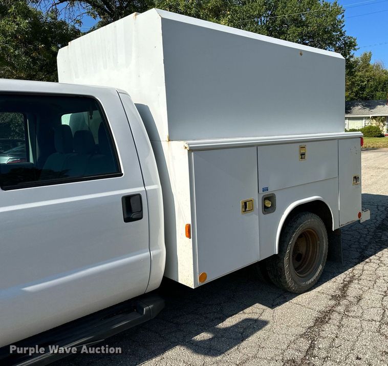 image for item DN8704 2011 Ford F350 Super Duty  Crew Cab utility bed pickup truck