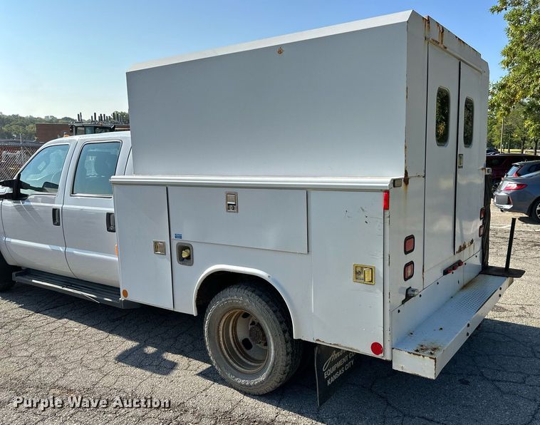 image for item DN8704 2011 Ford F350 Super Duty  Crew Cab utility bed pickup truck