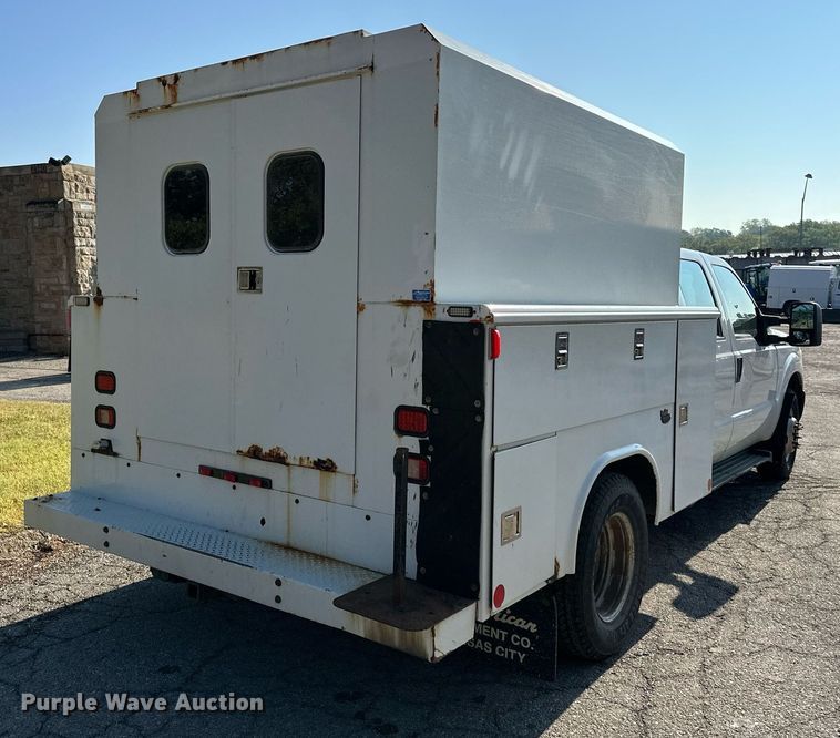 image for item DN8704 2011 Ford F350 Super Duty  Crew Cab utility bed pickup truck