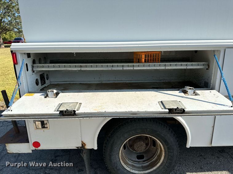 image for item DN8704 2011 Ford F350 Super Duty  Crew Cab utility bed pickup truck