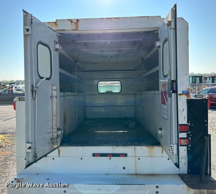 image for item DN8704 2011 Ford F350 Super Duty  Crew Cab utility bed pickup truck