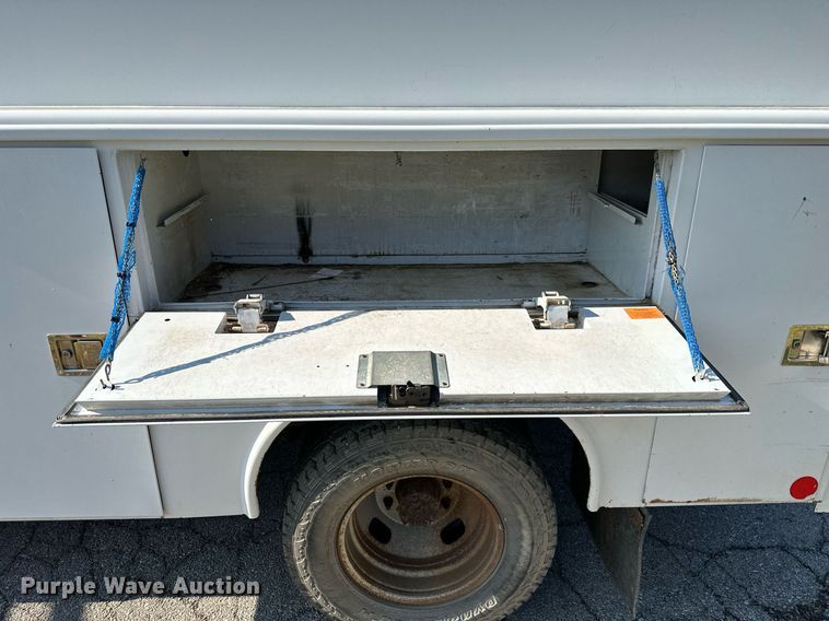 image for item DN8704 2011 Ford F350 Super Duty  Crew Cab utility bed pickup truck