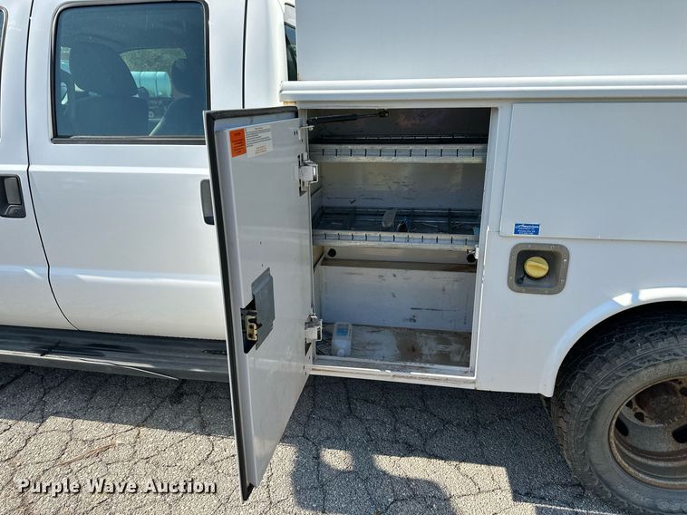 image for item DN8704 2011 Ford F350 Super Duty  Crew Cab utility bed pickup truck