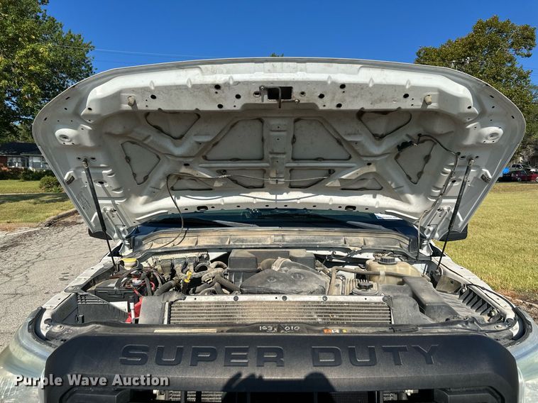 image for item DN8704 2011 Ford F350 Super Duty  Crew Cab utility bed pickup truck