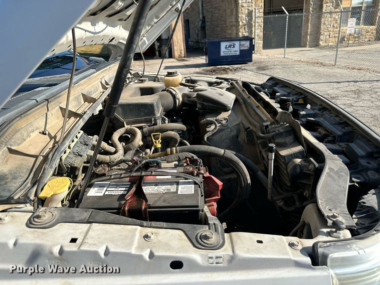 image for item DN8704 2011 Ford F350 Super Duty  Crew Cab utility bed pickup truck