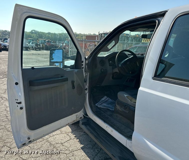 image for item DN8704 2011 Ford F350 Super Duty  Crew Cab utility bed pickup truck