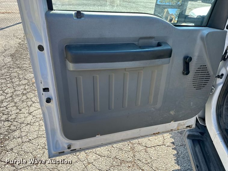 image for item DN8704 2011 Ford F350 Super Duty  Crew Cab utility bed pickup truck