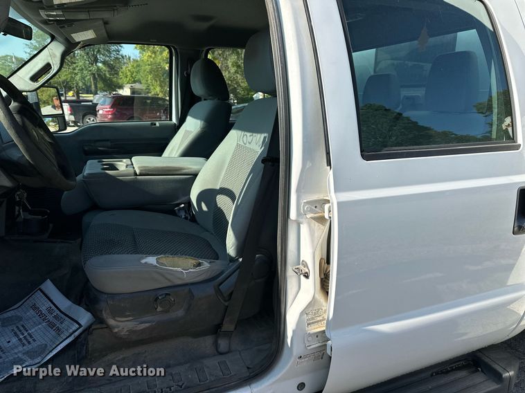 image for item DN8704 2011 Ford F350 Super Duty  Crew Cab utility bed pickup truck