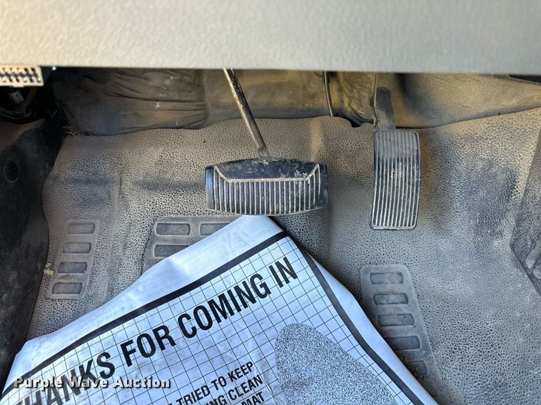 image for item DN8704 2011 Ford F350 Super Duty  Crew Cab utility bed pickup truck