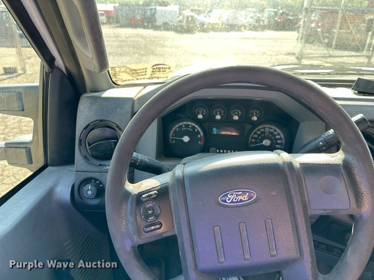 image for item DN8704 2011 Ford F350 Super Duty  Crew Cab utility bed pickup truck