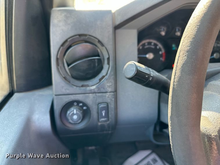 image for item DN8704 2011 Ford F350 Super Duty  Crew Cab utility bed pickup truck