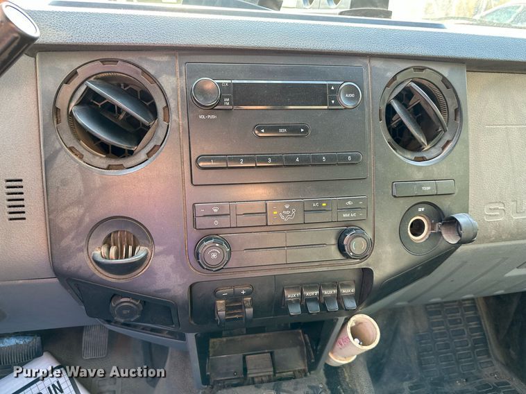 image for item DN8704 2011 Ford F350 Super Duty  Crew Cab utility bed pickup truck