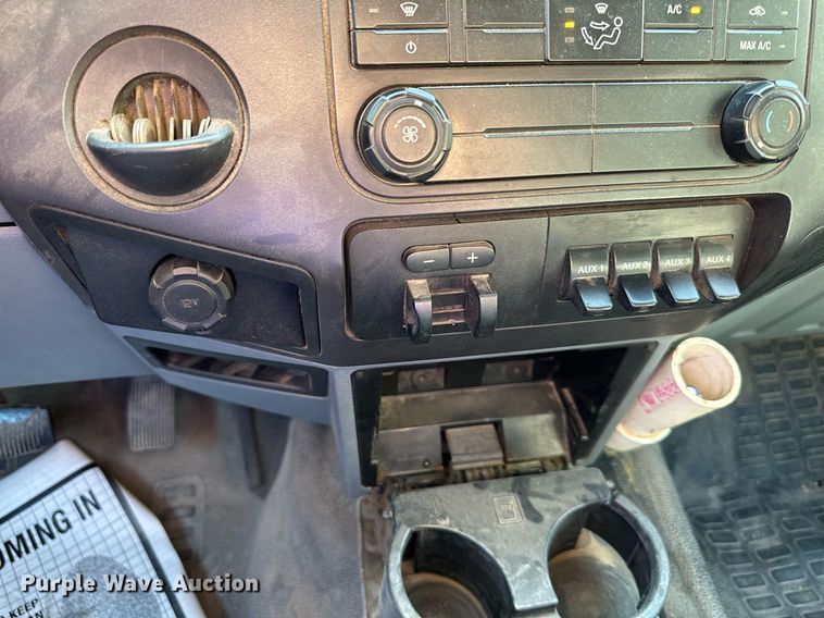 image for item DN8704 2011 Ford F350 Super Duty  Crew Cab utility bed pickup truck